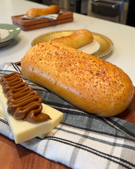 Pan Relleno Queso - Dulce de leche (Arequipe)